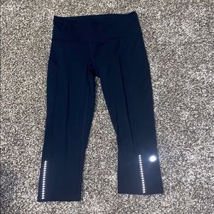 Cropped navy blue lulu lemon leggings size 4